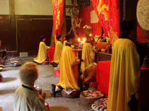 daoist ceremony.JPG (86211 bytes)